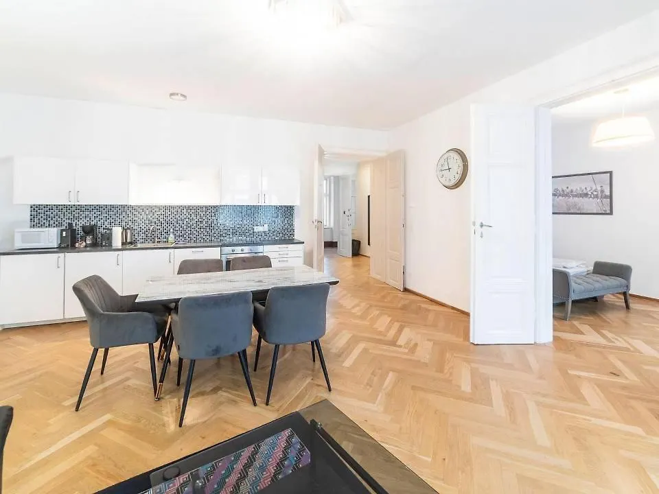 Central Vienna Residence - 22 contacts